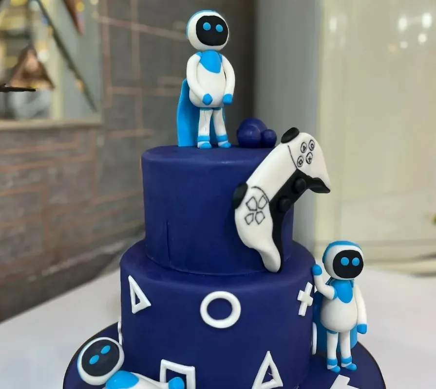 PlayStation temalı lacivert butik pasta