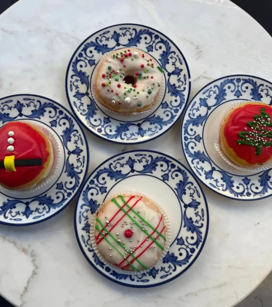 Yılbaşı temalı süslemeli donut çeşitleri